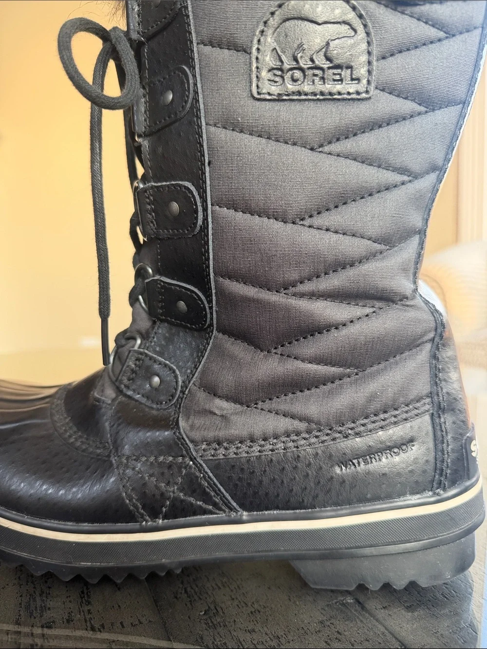 Sorel Tofino ii Black Quilted Lace-Up Faux Fur Trim Winter Boots Womens Size 9.5